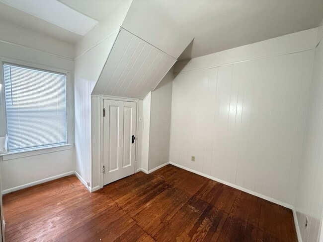 Building Photo - Well-Maintained 4-Bedroom Home with Historical Charm Near Downtown Jackson