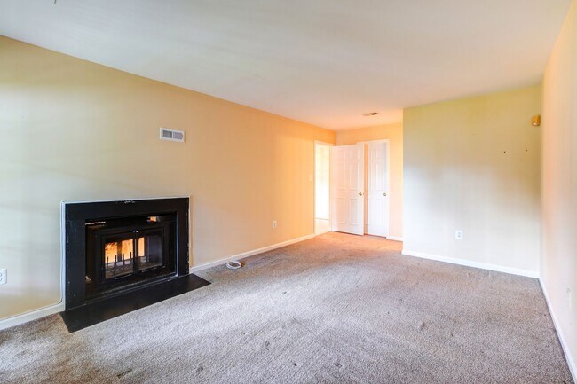 Building Photo - Beautiful 2-Bedroom 2-Bathroom Condo with ...