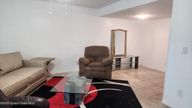 Building Photo - 2816 Manor Dr NE