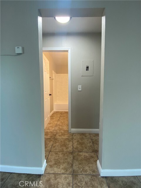 Building Photo - 1023 W 8th St