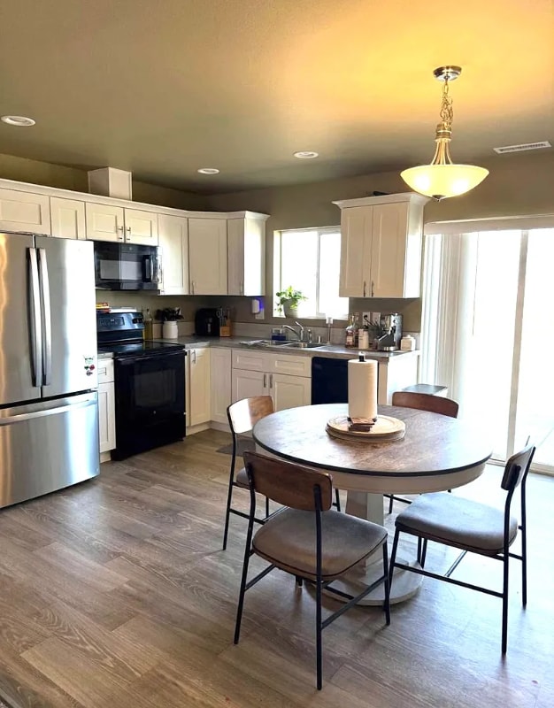 Building Photo - 216 E Montmorency Blvd