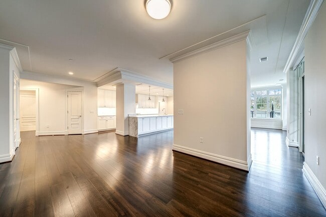 Building Photo - 6900 Fleetwood Rd