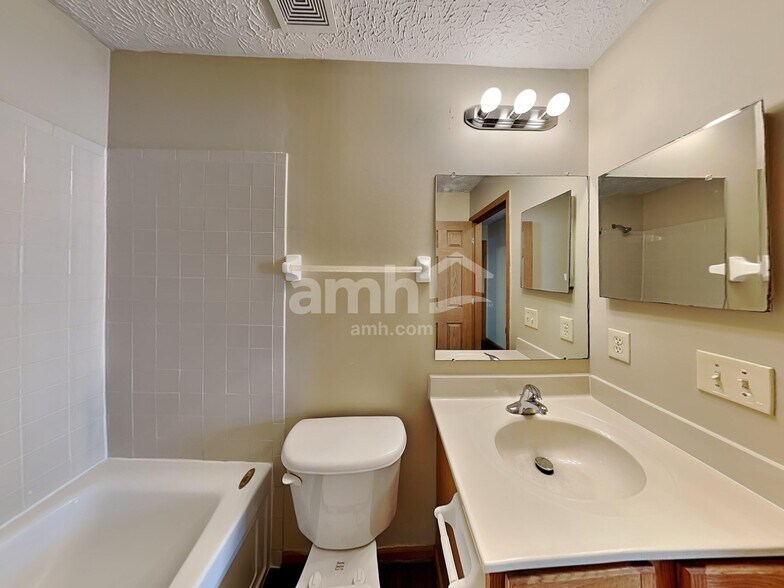 Building Photo - 3156 Hogan Way
