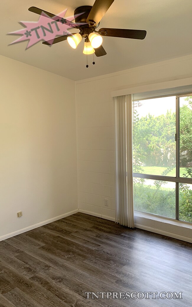 Building Photo - 336 Country Club Cir