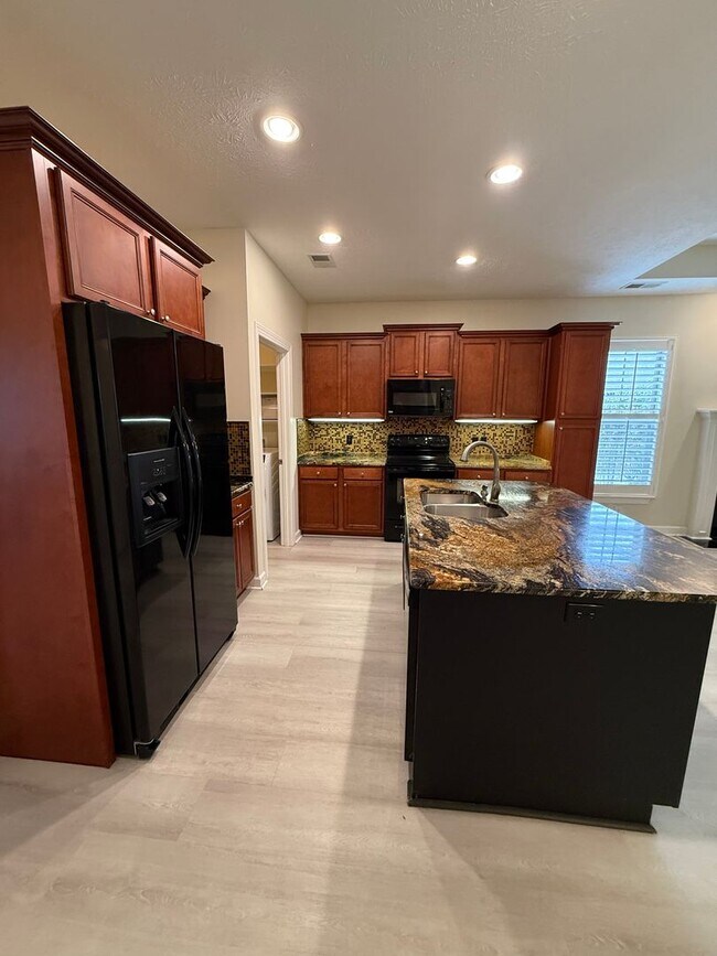 Building Photo - MOVE IN SPECIAL: 1/2 OFF FIRST FULL MONTHS RENT WITH A 12 MONTH LEASE!! 3BR/3BA in Prime Gallatin...