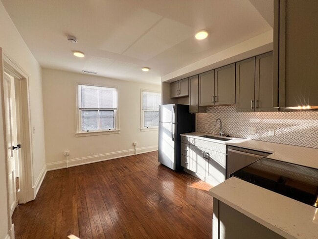 Building Photo - Newly Renovated