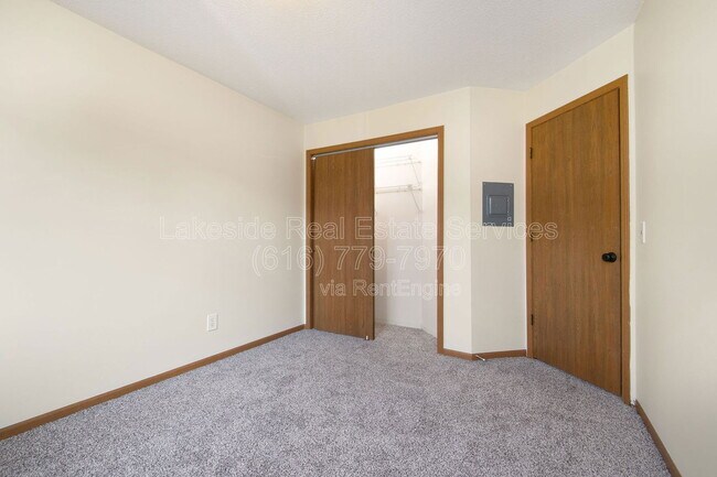 Building Photo - 2914 Earle Ave SW