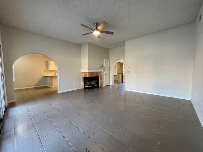 Building Photo - COMING SOON! ADORABLE 3 BEDROOMS/ 2BATHS SINGLE LEVEL HOME!!
