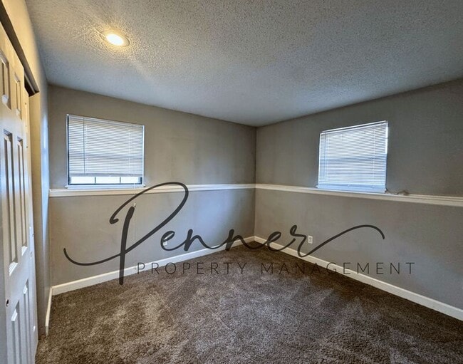 Building Photo - 716 NE Ball Dr