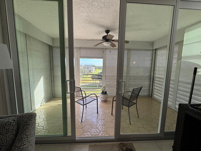 Building Photo - 3510 Oaks Way