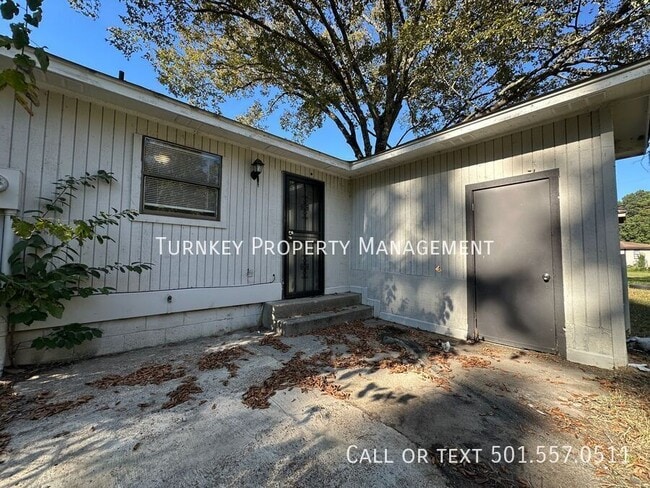 Building Photo - 361 N Oak Ct