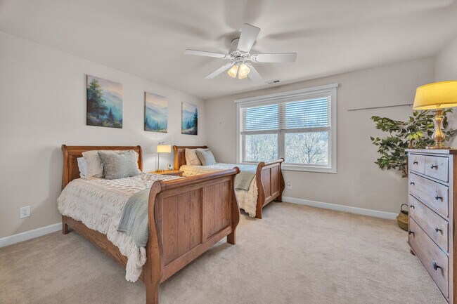 Building Photo - 270 Creatwood Trail