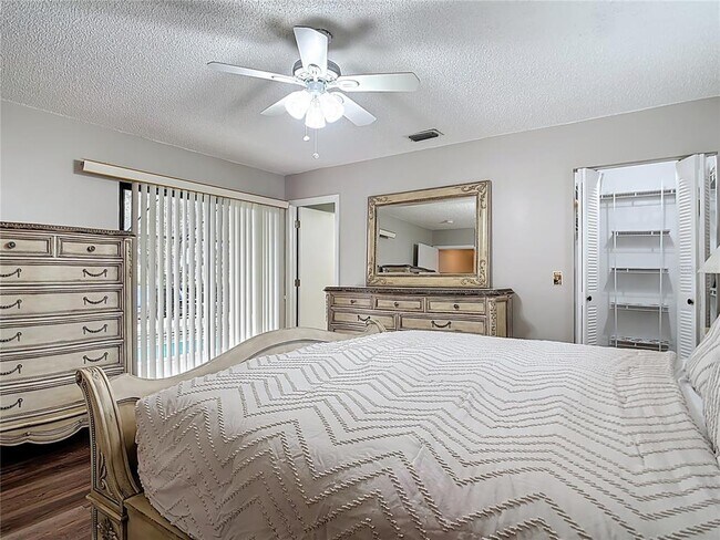 Building Photo - 290 Rotonda Cir