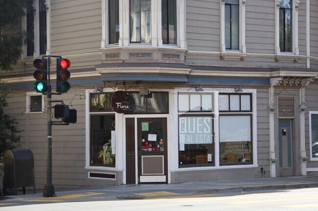 Building Photo - Remodeled modern 1 bedroom end unit, close...