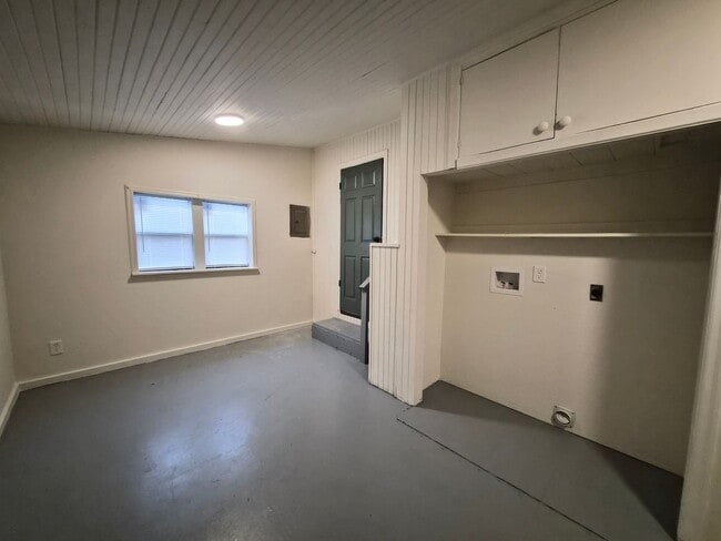 Building Photo - This beautifully updated 2-bedroom, 2-bath rental features modern updates throughout.