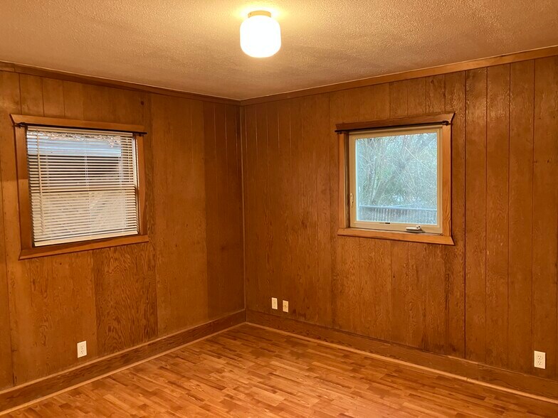 Bedroom 1 - 2094 1/2 Arthur St