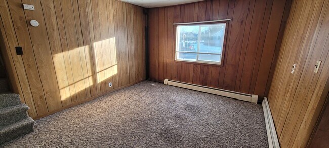 Building Photo - 522 3rd St SE