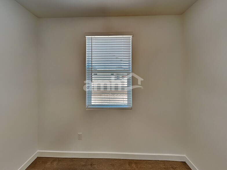 Building Photo - 9683 N Rancho Lozano