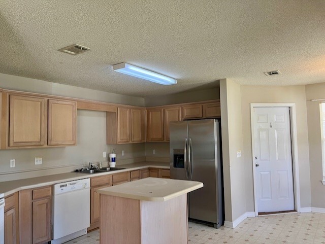 Building Photo - 2052 Shadow Lake Dr