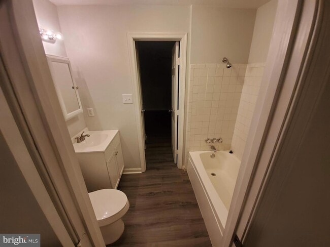 Building Photo - 3344 Vineland Pl