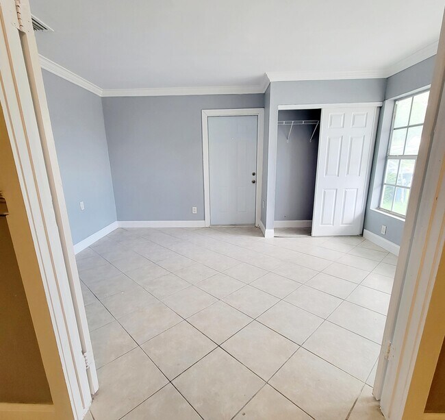 Building Photo - 2021 NW 64th Ave