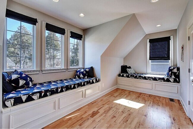 Building Photo - GORGEOUS LAKE HOUSE! 3 Bedrooms/3.5 Baths on Boone Lake, Private Dock, Fireplace & More! $3,900 m...