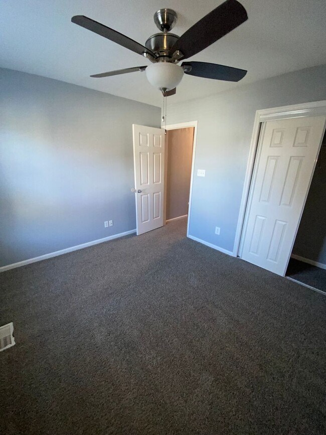 Building Photo - 856 Whistling Swan Dr