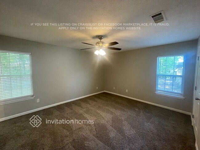 Building Photo - 1415 Oak Knoll Dr NE