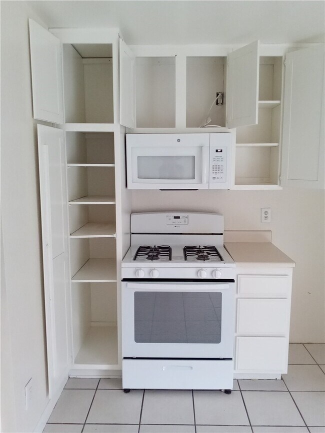 Building Photo - 1365 Crafton Ave