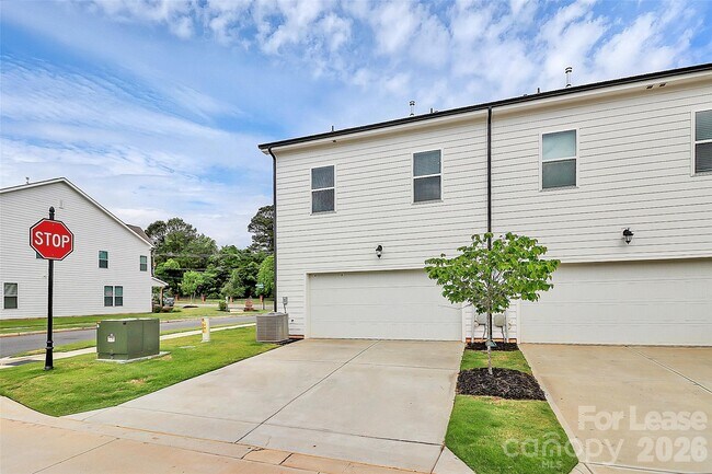 Building Photo - 720 Herlong Ave