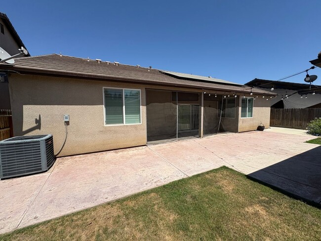 Building Photo - SE Visalia home Coming Soon!!