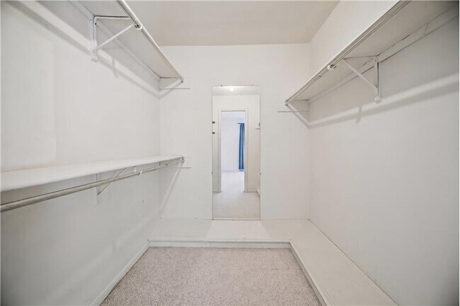 Building Photo - 1044 Commodore Dr