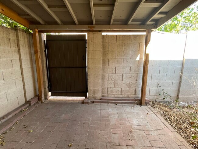 Building Photo - 1111 N 84th Pl