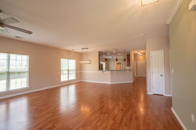 Building Photo - 10 Arbors Cir