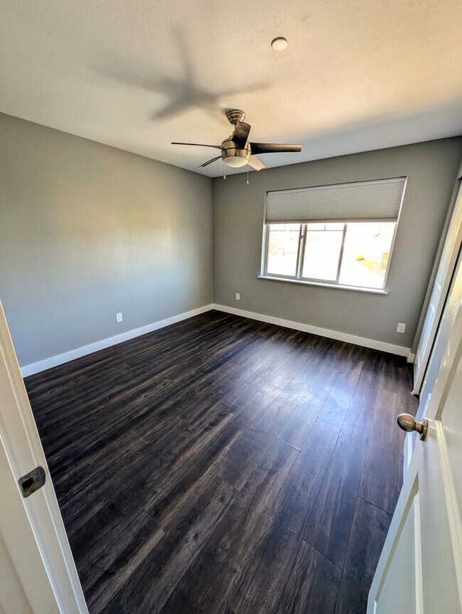 Building Photo - Stylish & Convenient Living - Bremerton 4 ...