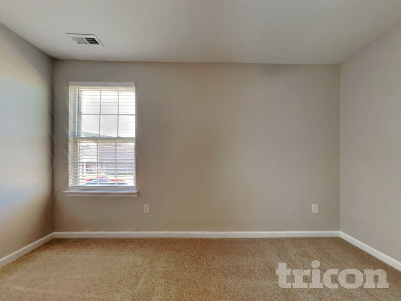 Building Photo - 42 Folkstone Ct