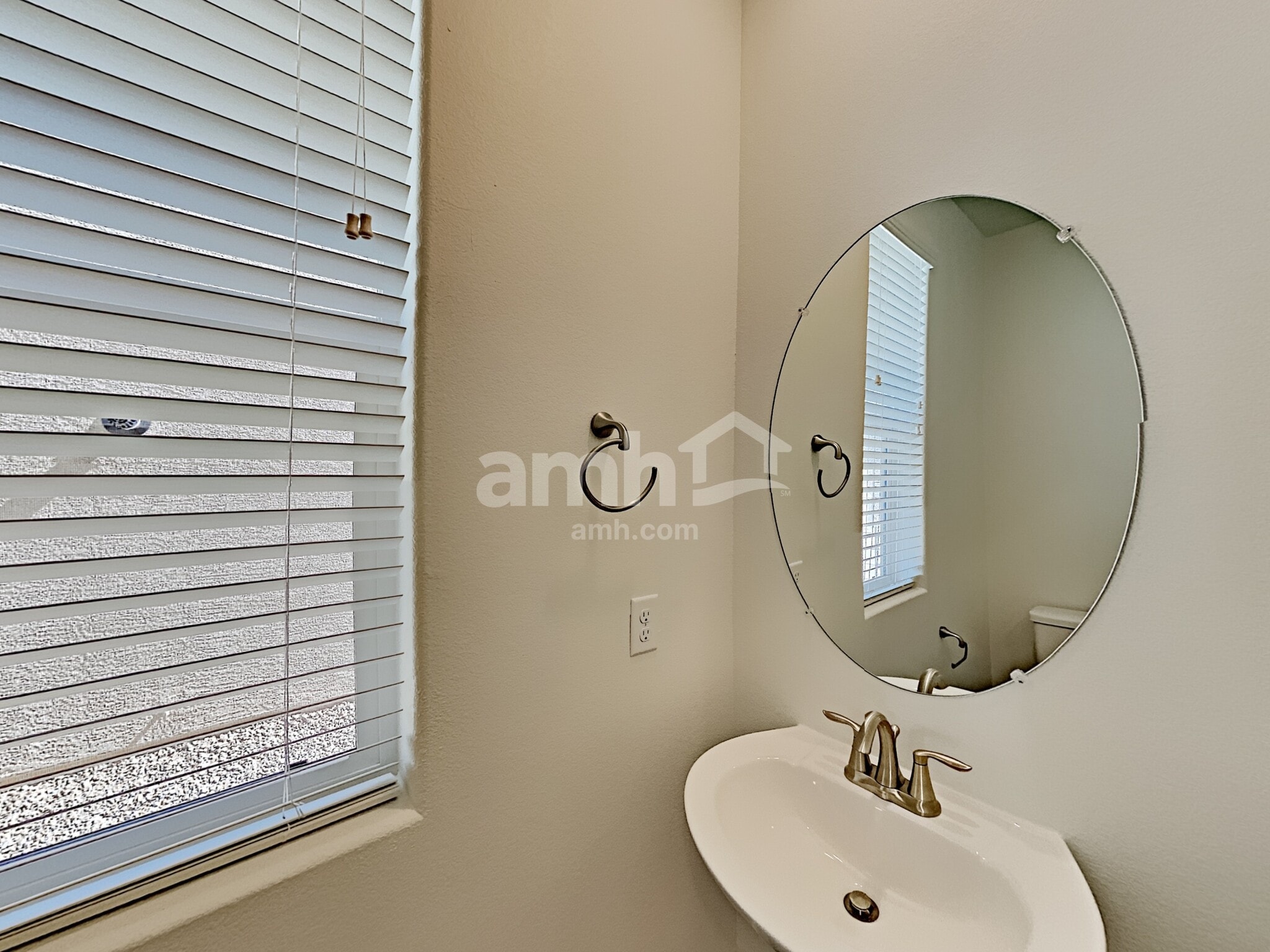 Building Photo - 1518 Golden Hour Ave