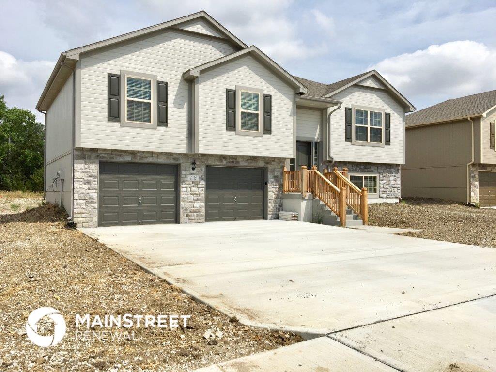 Building Photo - 516 S Poplar St