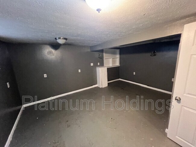 Building Photo - 4898 E 95th St