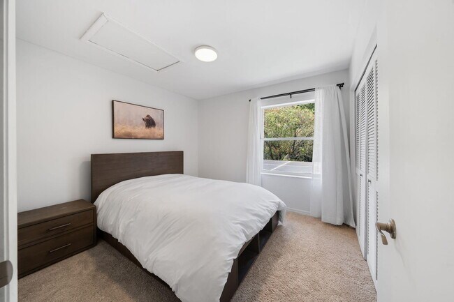 Building Photo - 1527 S Club Dr