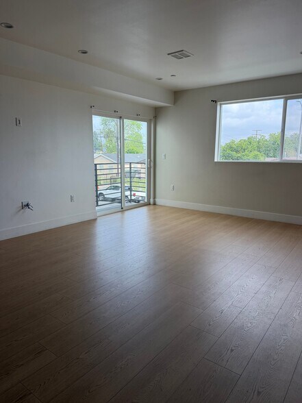 Building Photo - 1400 57th St