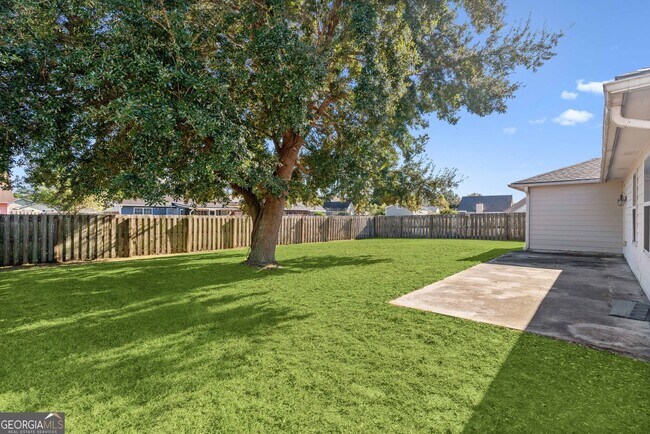 Building Photo - 3BR/2BA with a Fenced Back Yard