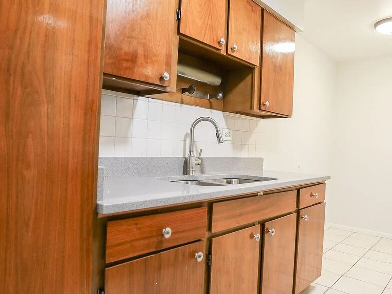 Building Photo - 700 McKinley Ave