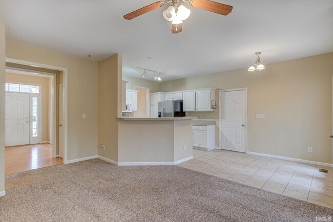 Building Photo - Beautiful single family home!