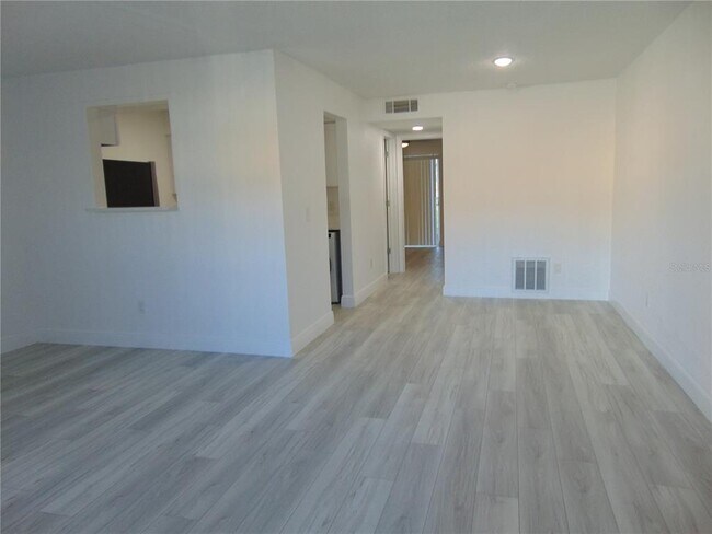 Building Photo - 9005 Tudor Dr