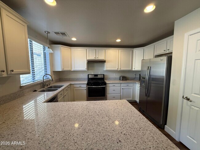 Building Photo - 2408 W Skinner Dr