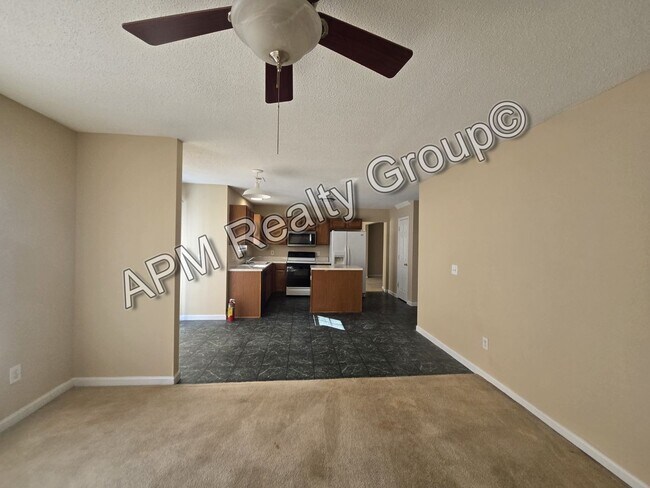 Building Photo - Spacious three bedroom home in the Northeast