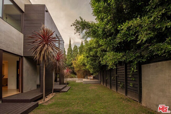 Building Photo - 3218 Maplewood Ave