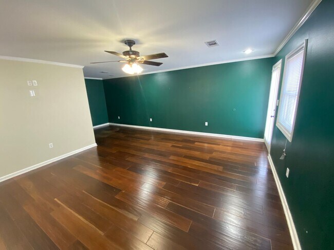 Building Photo - 1403 Doris Dr