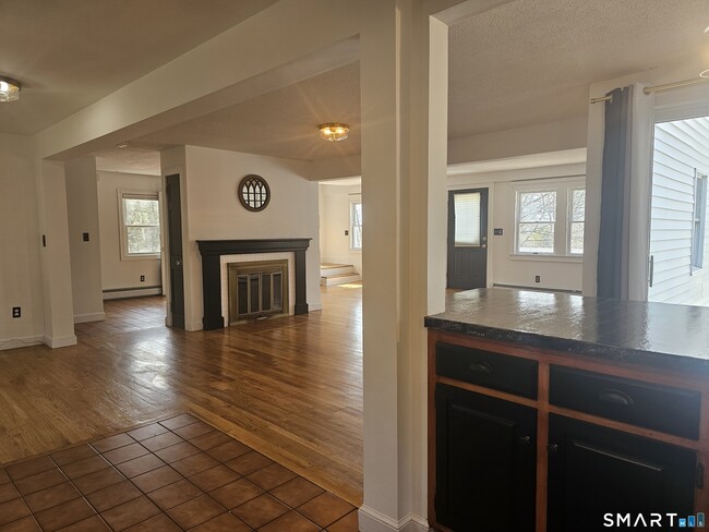 Building Photo - 932 Saybrook Rd